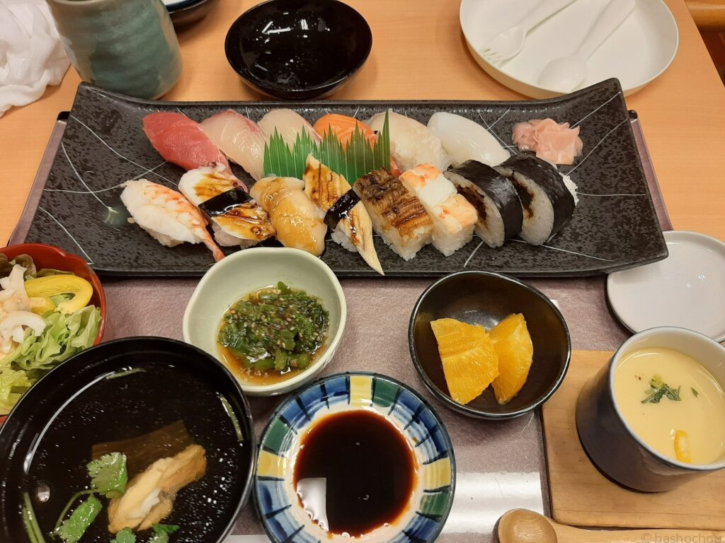 和膳松たに